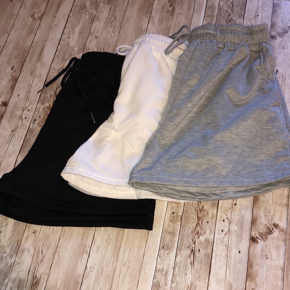 3 pair knit shorts, slash pkts, elastic waist w/ drawstring, NWOT -junior sz M
